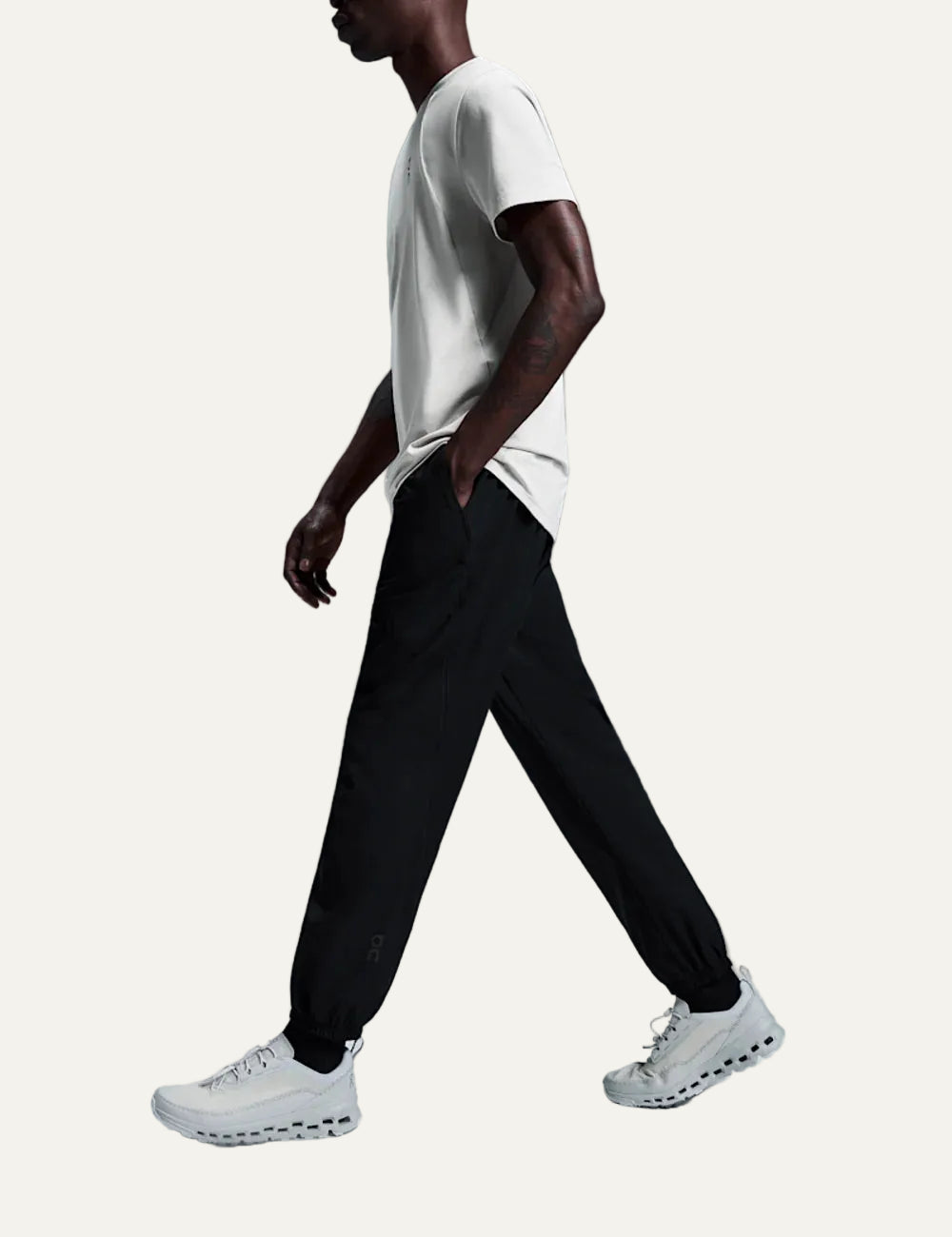 On Focus Pants black training move side view