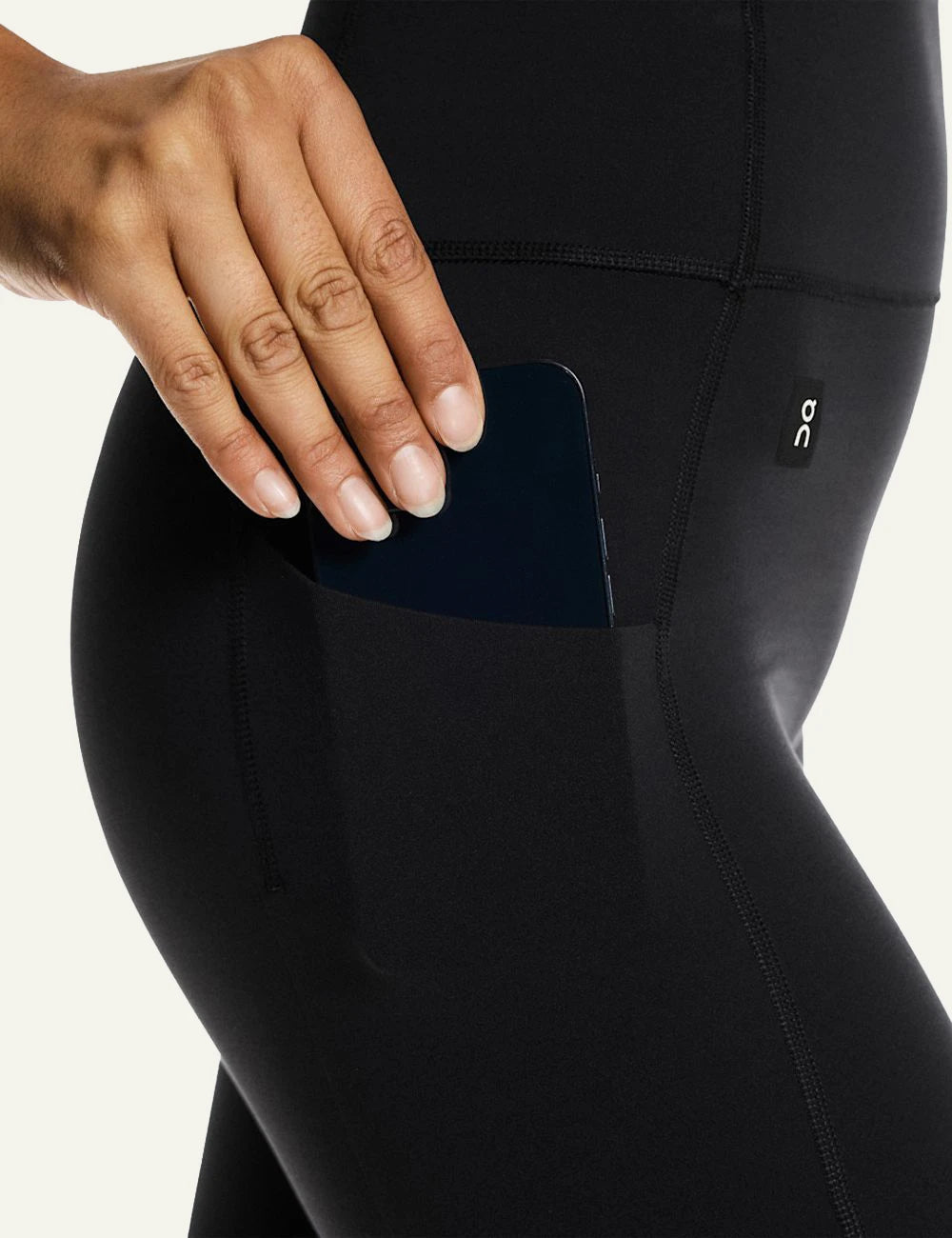 On performance leggings black pocket detail with phone