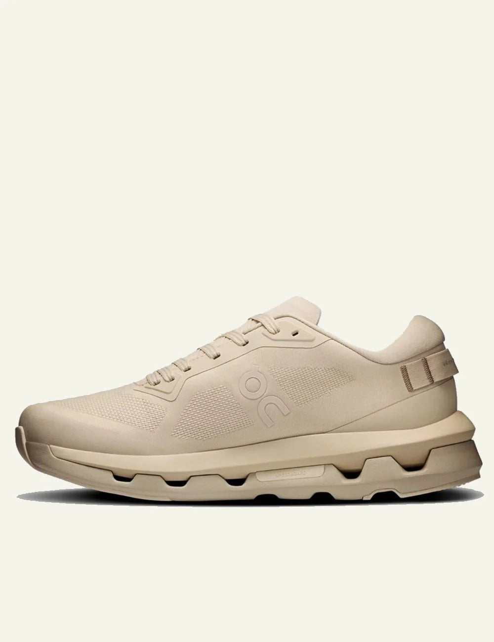 On Running sneaker beige side 