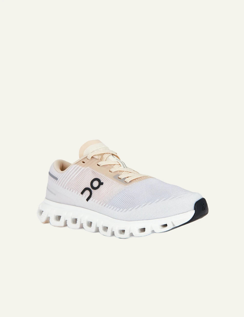 On running sneakers ekrou mesh upper CloudTec Helion sole angled view