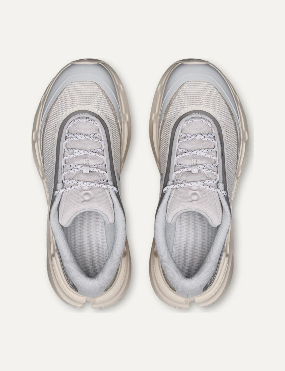 On women's light grey hiking sneakers with abrasion-resistant mesh upper, protective toe cap and Missiongrip outsole top