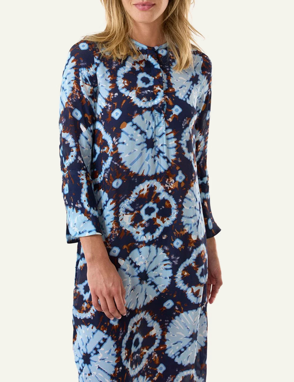 one season genie midi dress blue tie dye front detail view