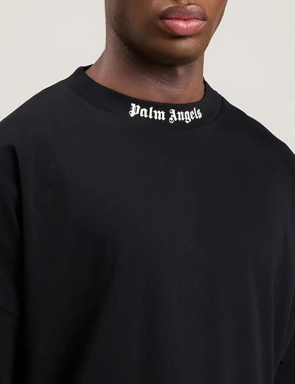 palm angels t shirt black logo collar front detail view
