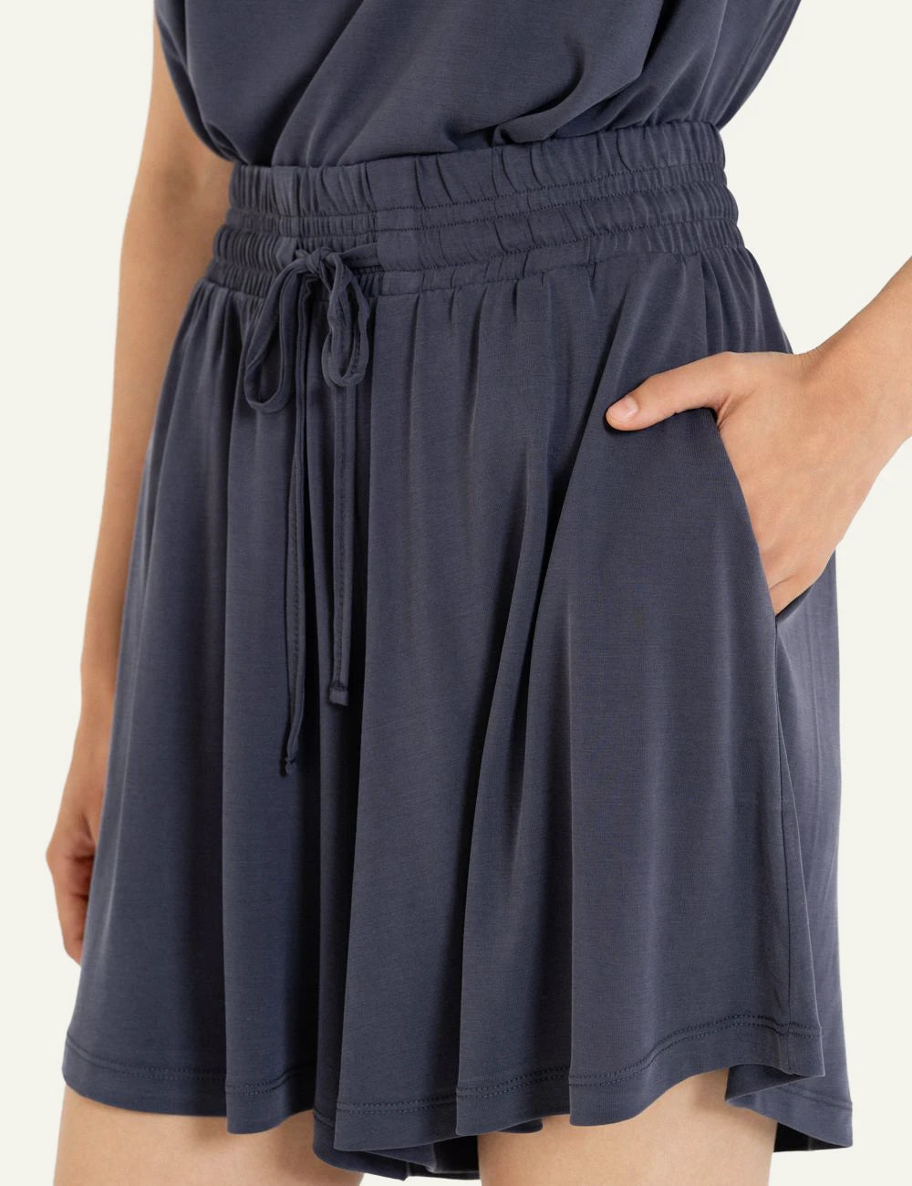 Philosophy basic cupro shorts dark blue relaxed fit side view
