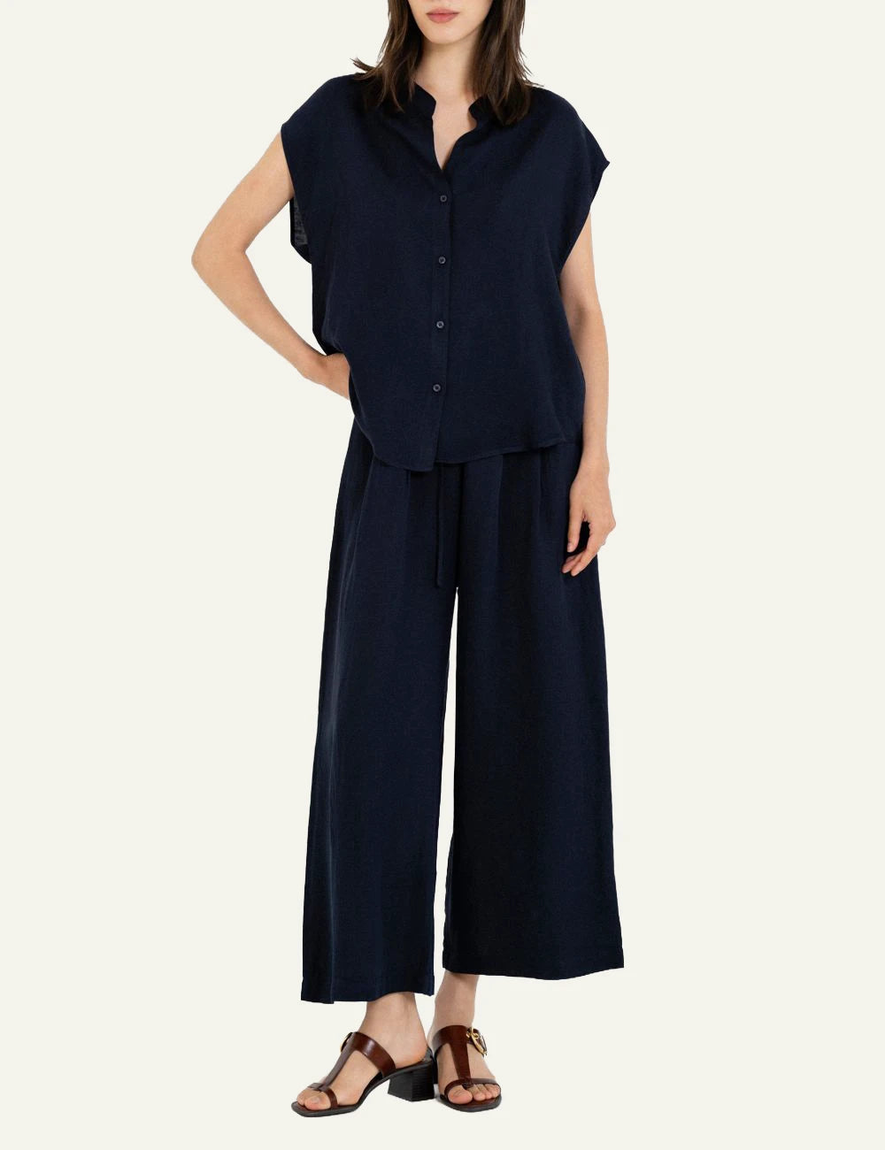 Philosophy blue sleeveless shirt button front model