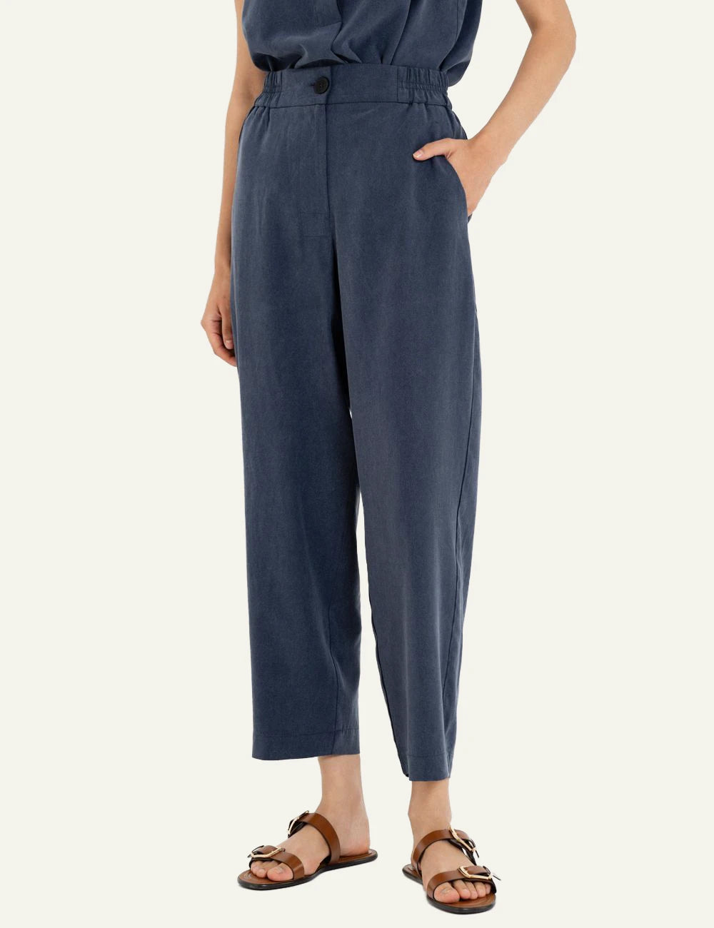 Philosophy loose pants dark blue relaxed fit front model view