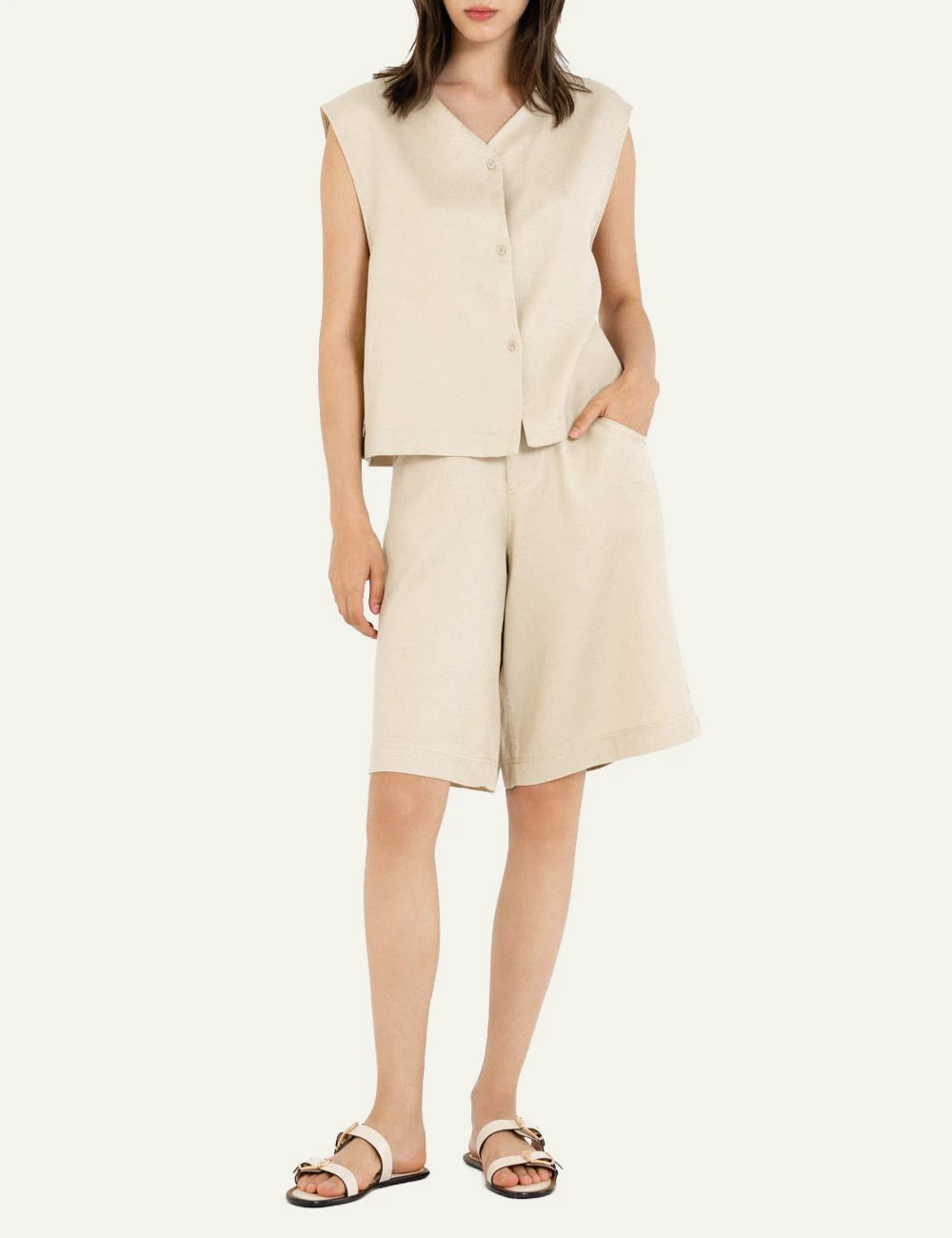 Philosophy twill linen shorts light beige worn on model full look