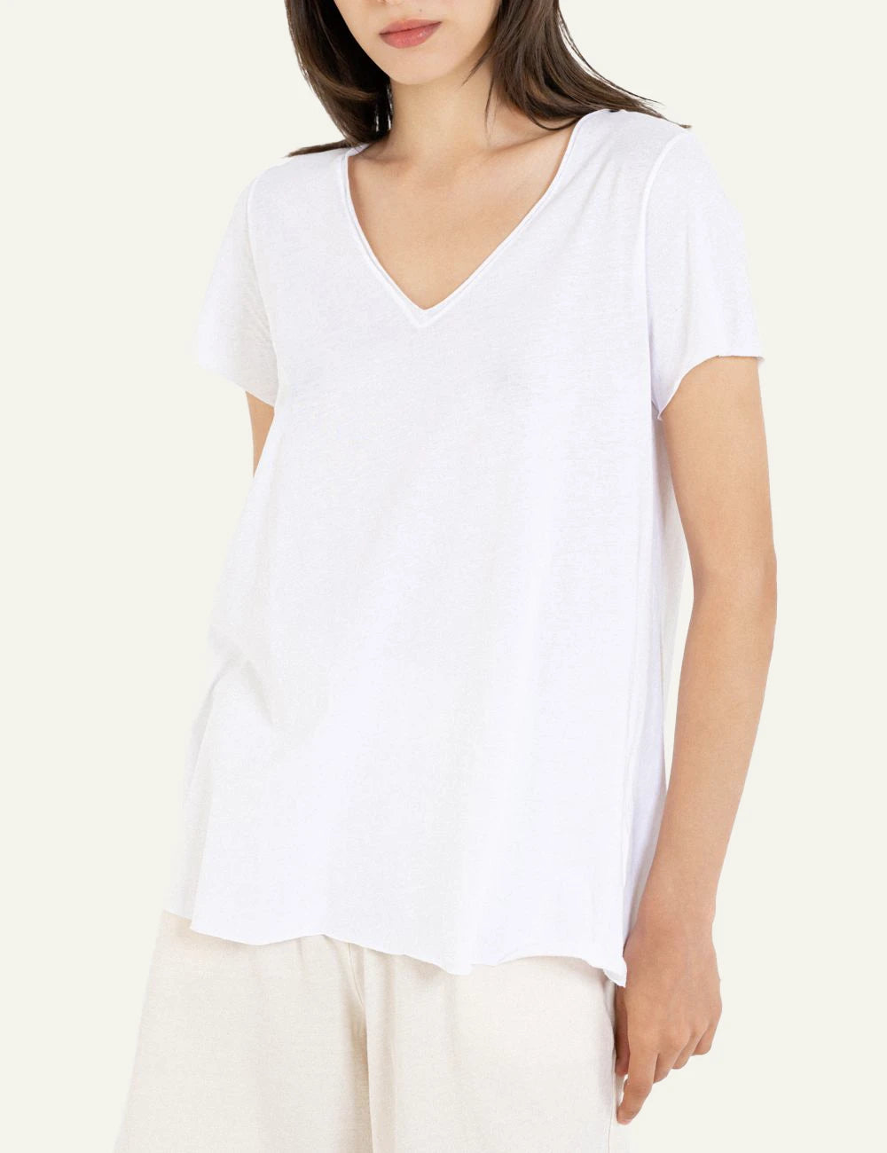 Philosophy v neck short sleeve top white relaxed fit tee front model view