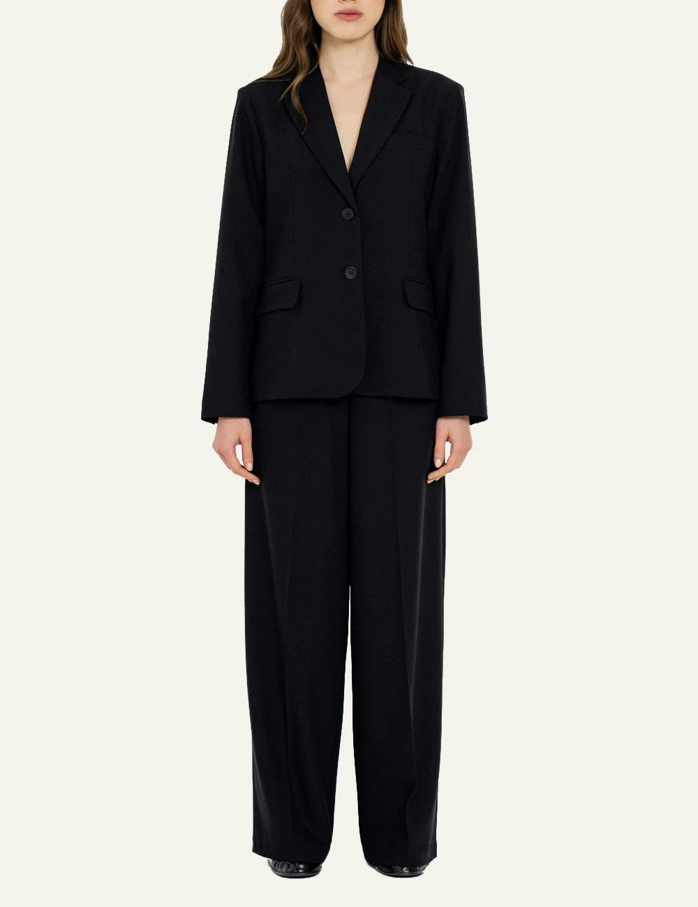 Philosophy women's black T/R slim-fit blazer full look