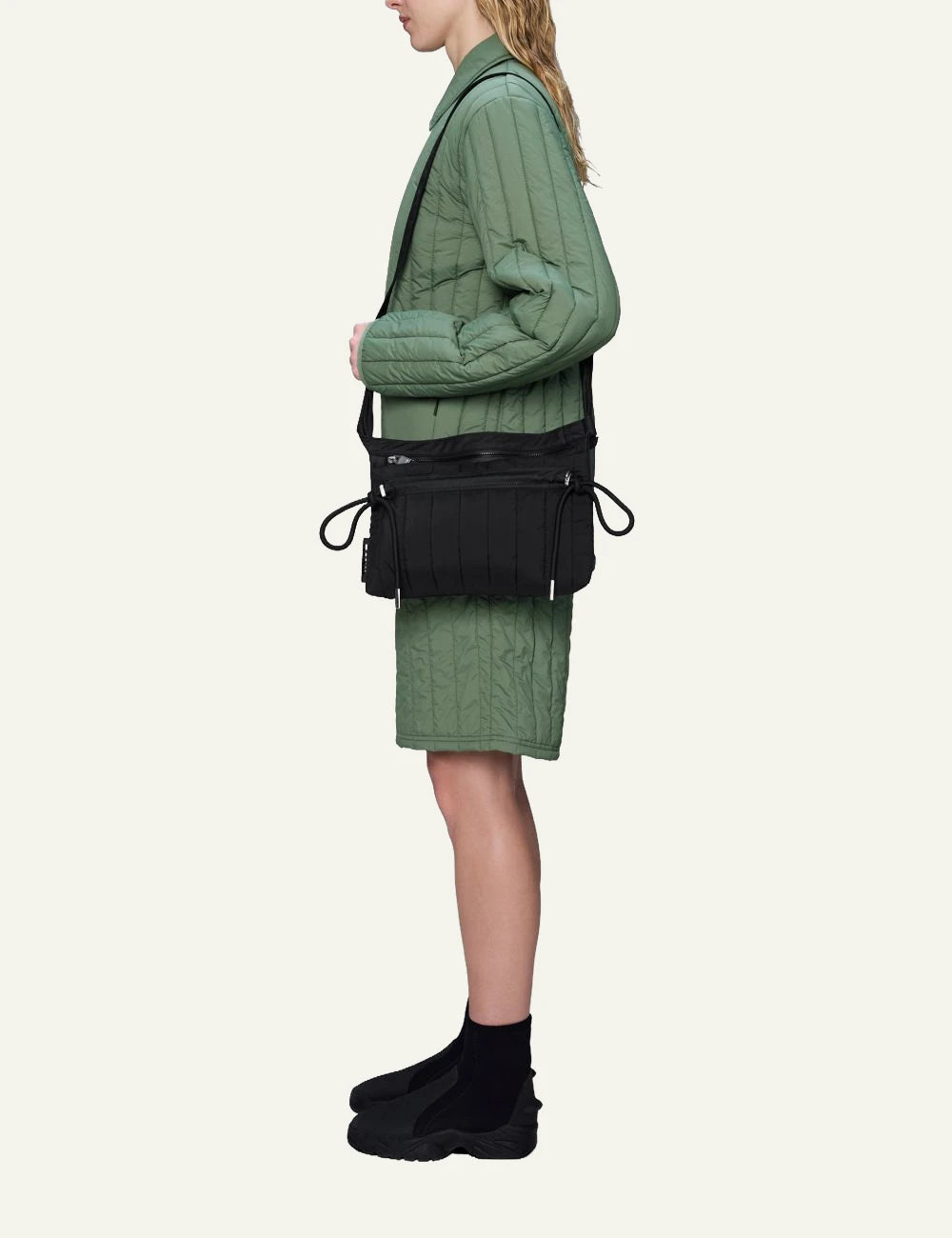 Rains Shoulder Bag Black model side view