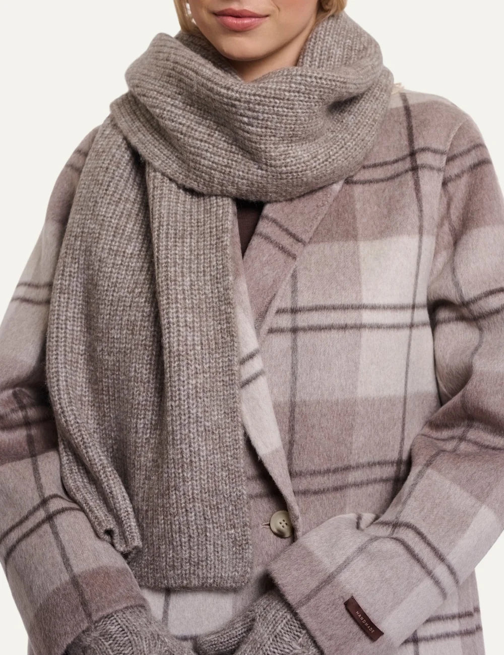 Rino Pelle women's taupe grey knitted scarf with ribbed texture and long rectangular design.