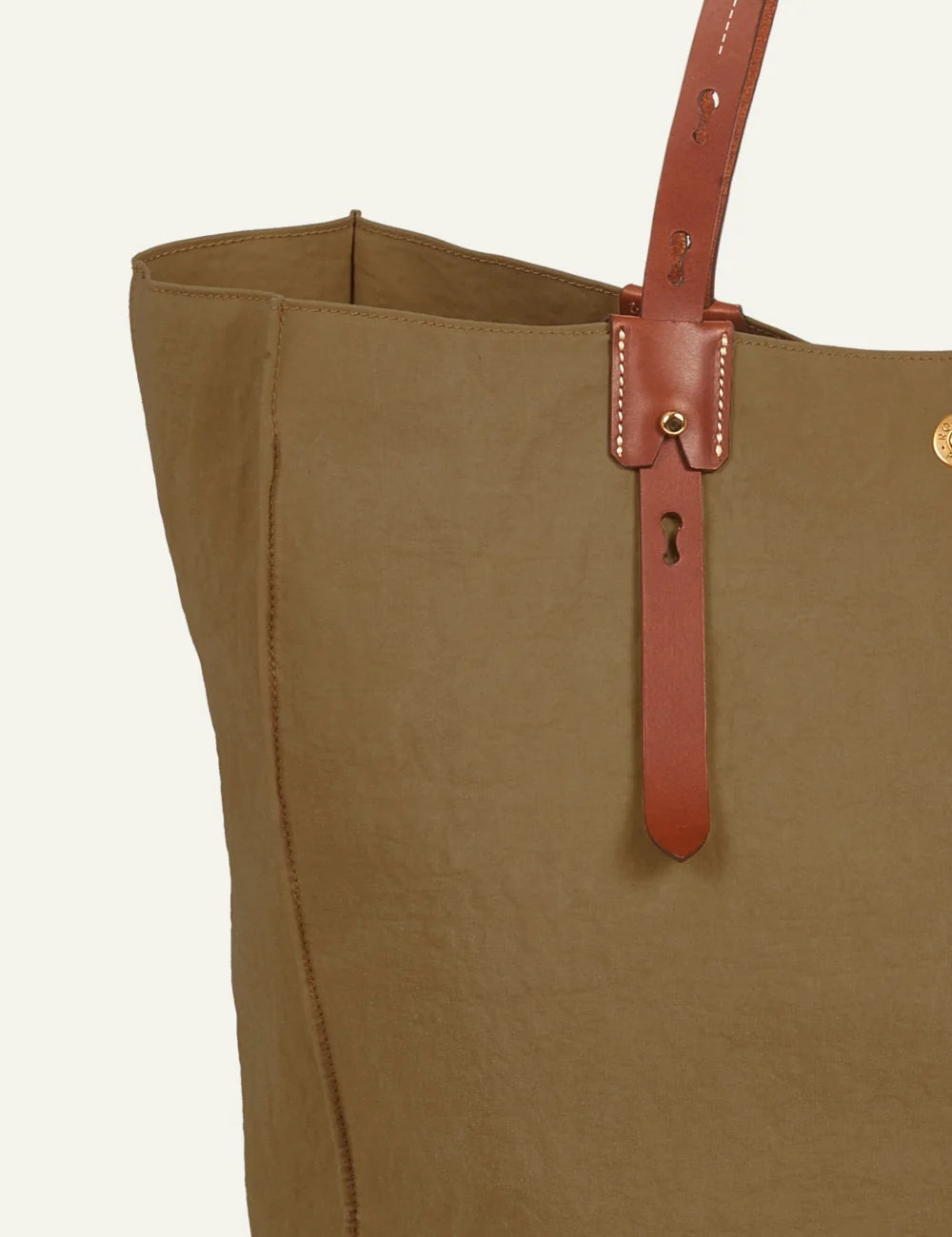 Roberta Pieri olive large tote bag brown leather handles detail view