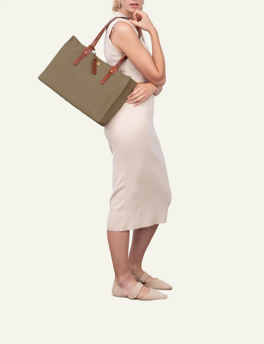 Roberta Pieri olive tote bag brown leather handles front full body view