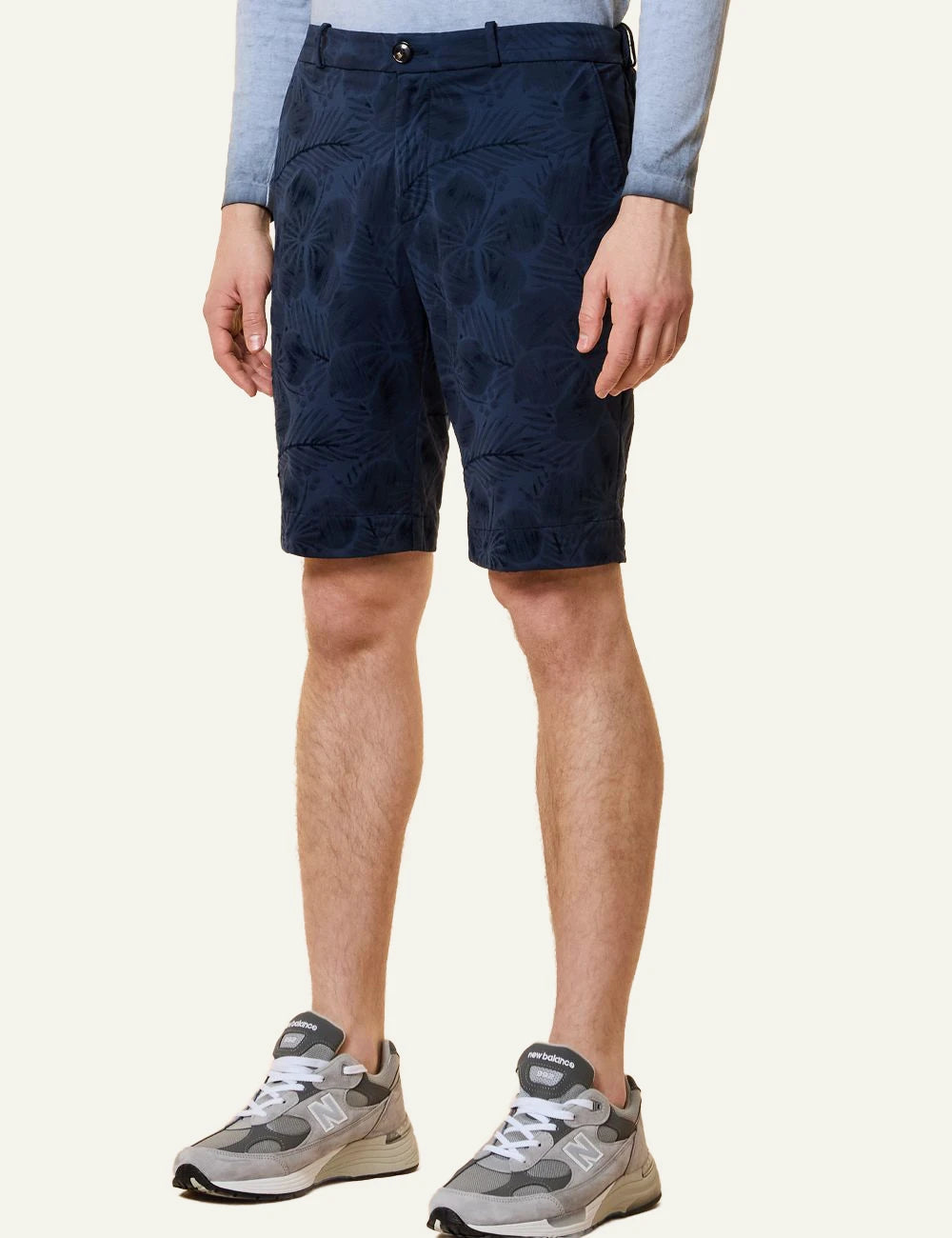 rrd velvetflex hibiscus chino bermuda blue black floral print front model view