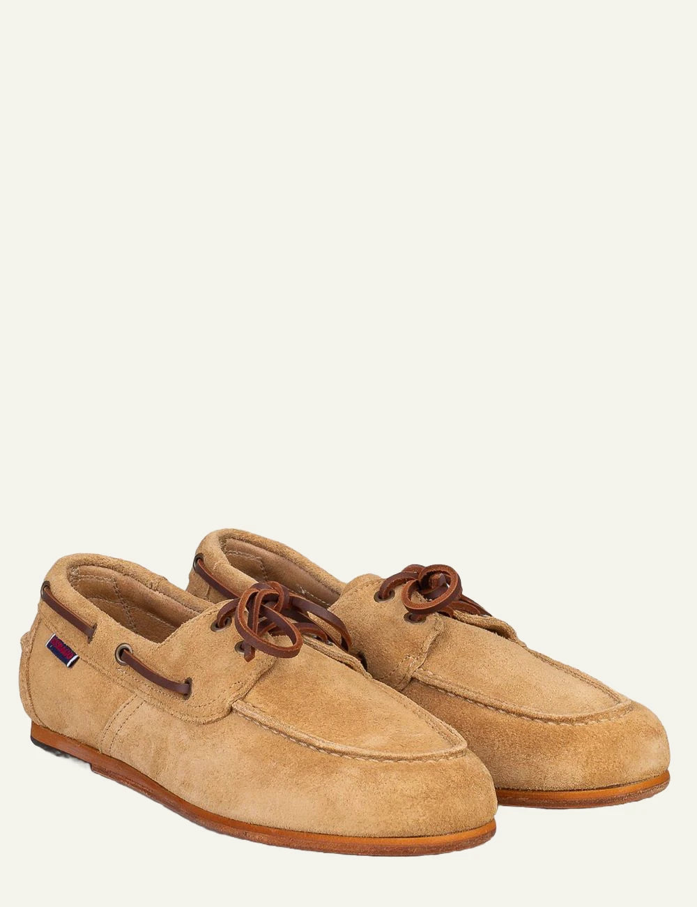 Sebago Owen suede boat shoes beige – front angled