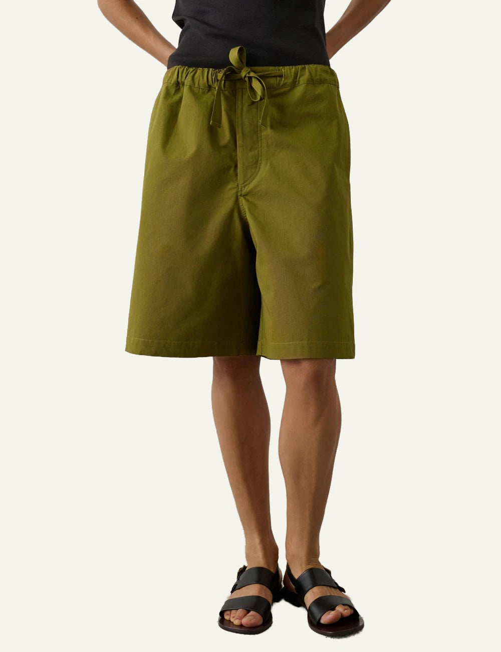 Soeur Izia shorts olive cotton canvas drawstring loose fit front model