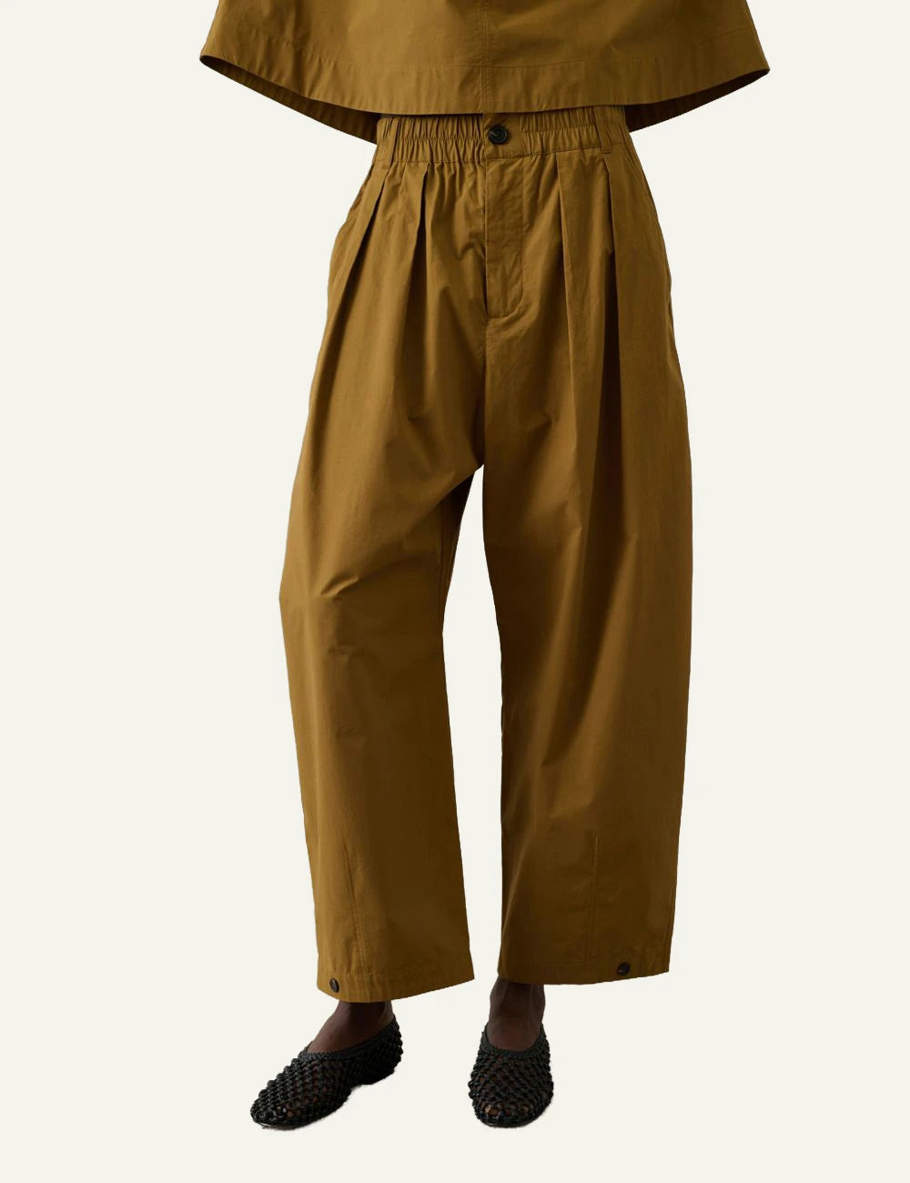 Soeur Vernon trousers camel loose fit elastic waist front model