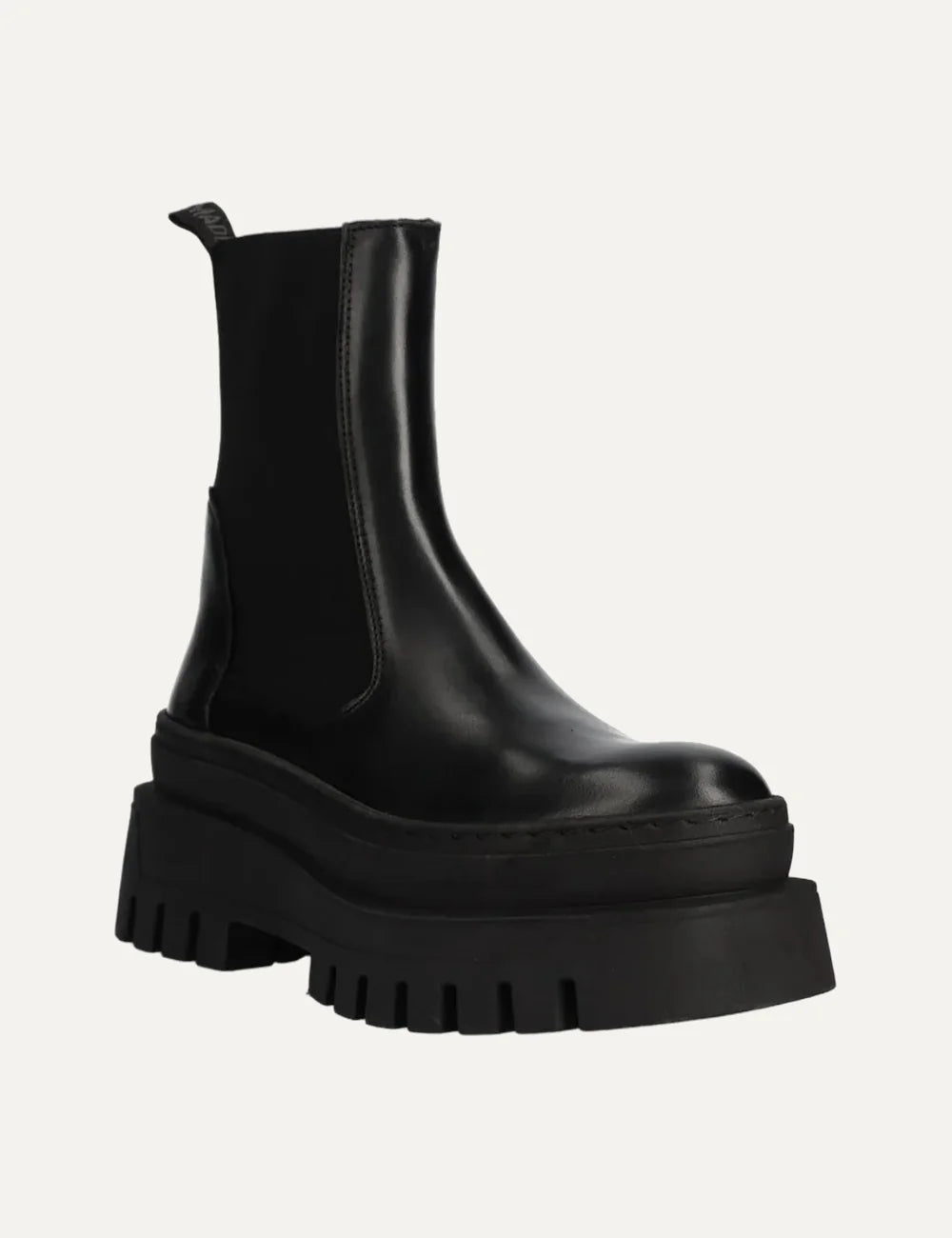Steve Madden Cassandra women's black leather Chelsea ankle boots with elastic side panels, chunky 4.5 cm lug sole and rear pull tab, front amgle view