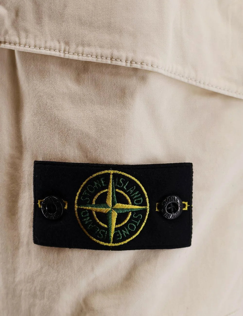 Stone Island shorts beige logo look