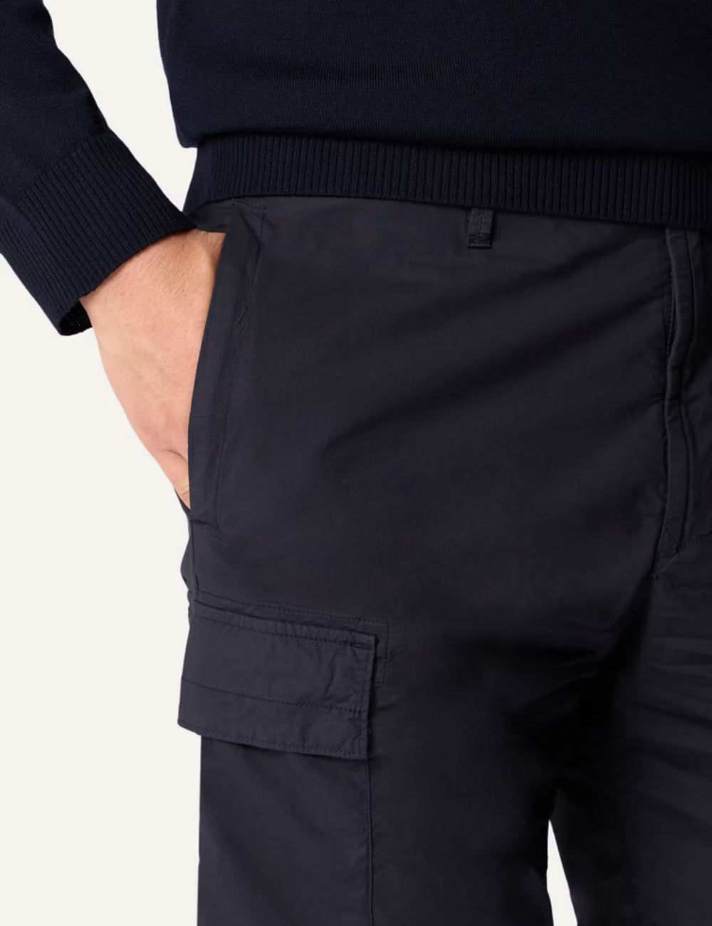 Stone Island stretch cotton tela paracadute cargo pants navy blue 
with badge front pocket view