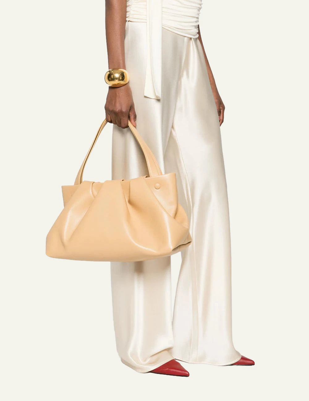 Themoirè soft tote bag beige front view model