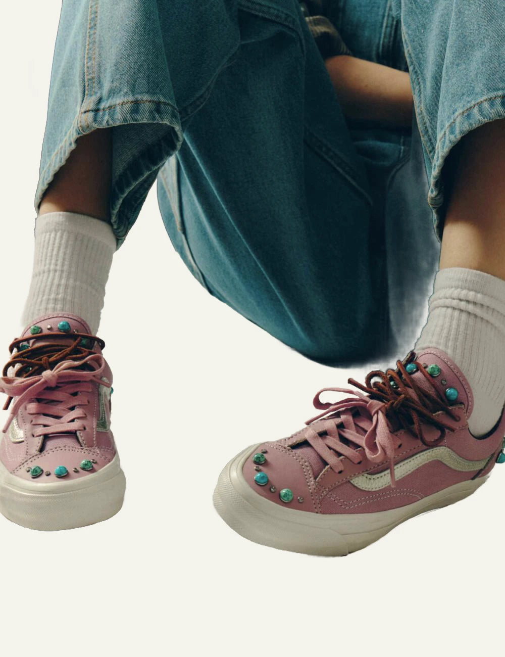 Vans LX Old Skool 36 misty mauve pink sneaker model view with studs