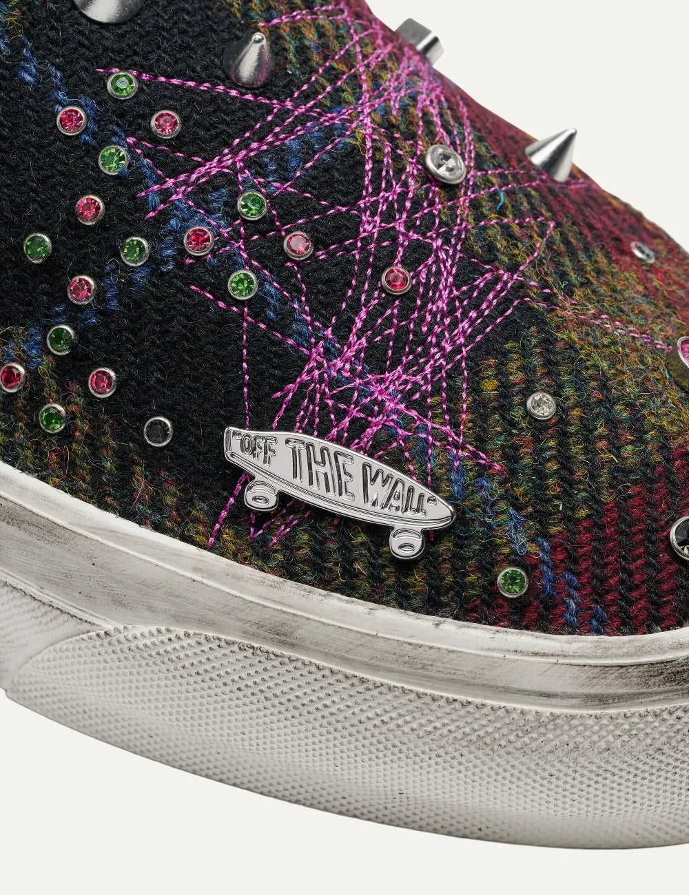 Vans x Harris Tweed Premium LX Classic Slip-On 98 women's sneakers in multicolor wool tweed with embroidered details, decorative studs, safety pins and white rubber sole close up details