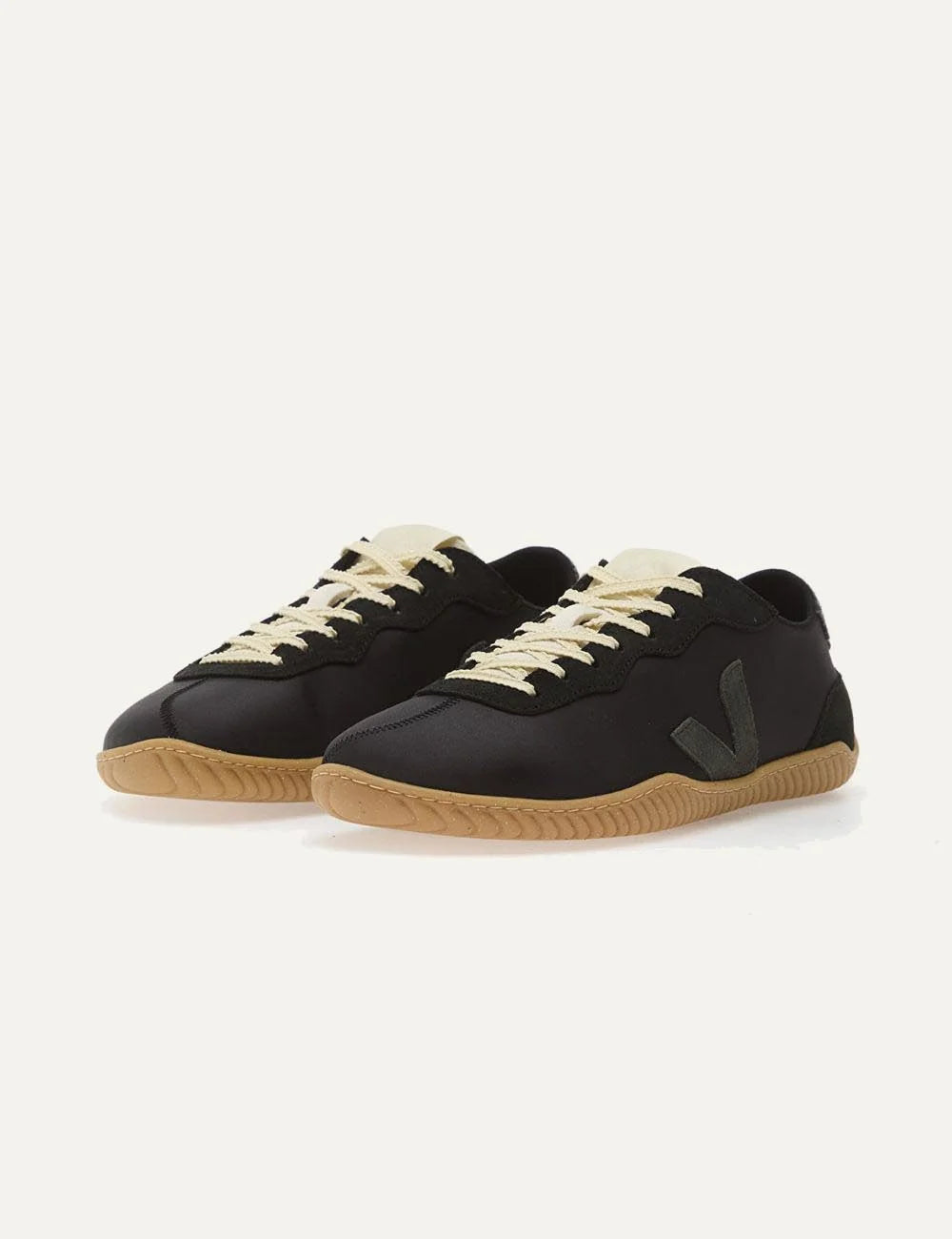 veja jitsu leather sneakers black gum angled view