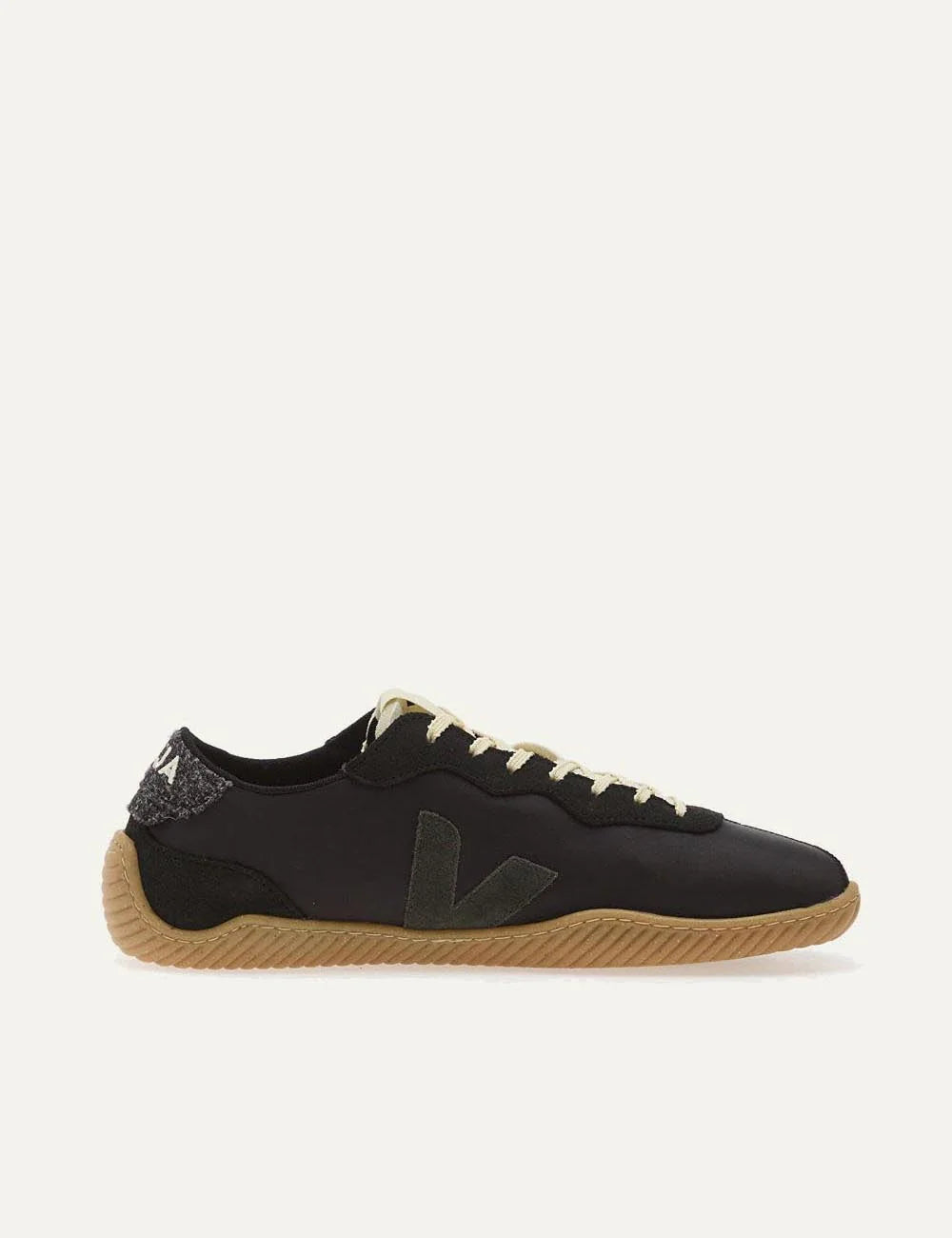 veja jitsu leather sneakers black gum side view