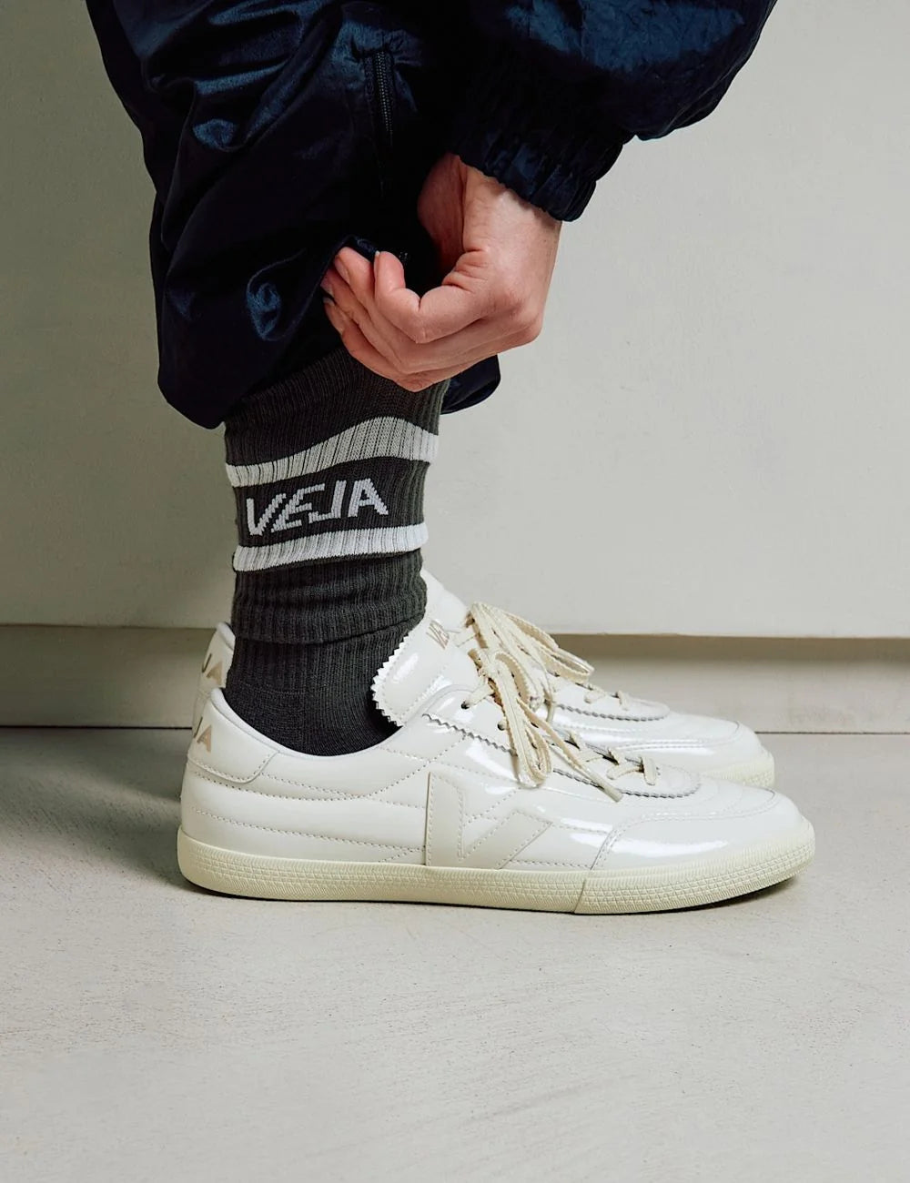 veja panenka leather sneakers beige tonal side model view