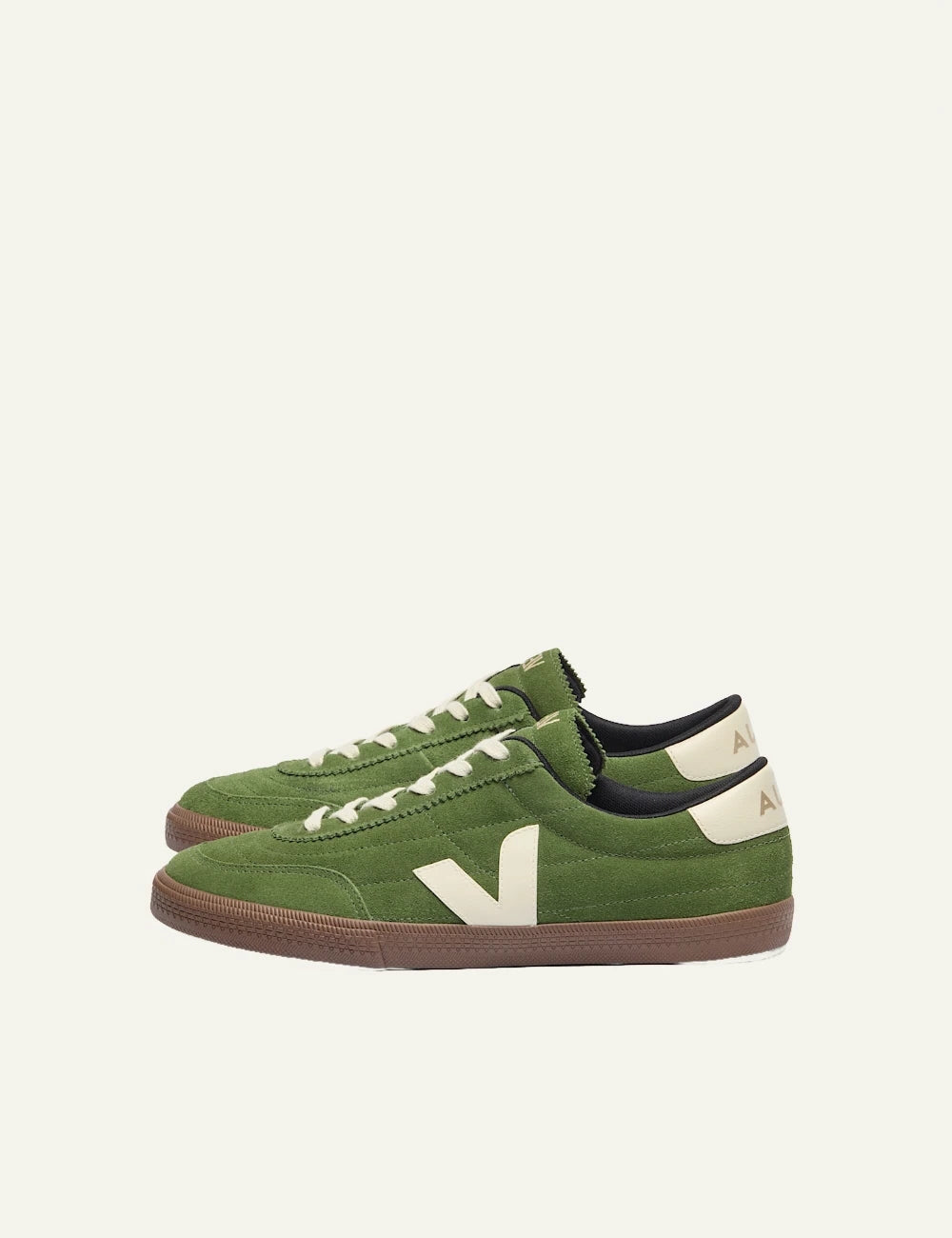 veja panenka suede sneakers green with gum sole profil view