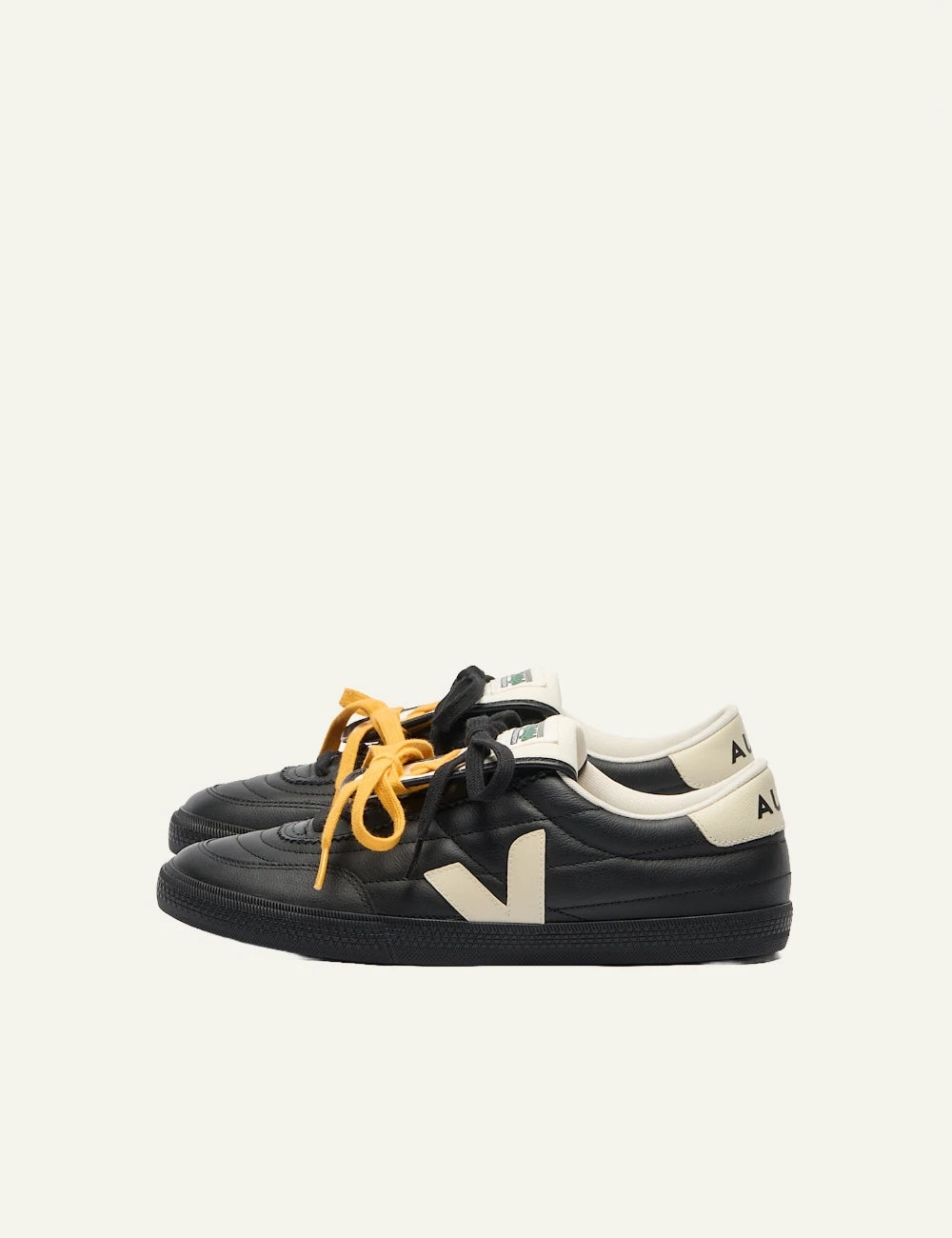 veja panenka veja x magliano leather sneakers black with contrast laces profil view