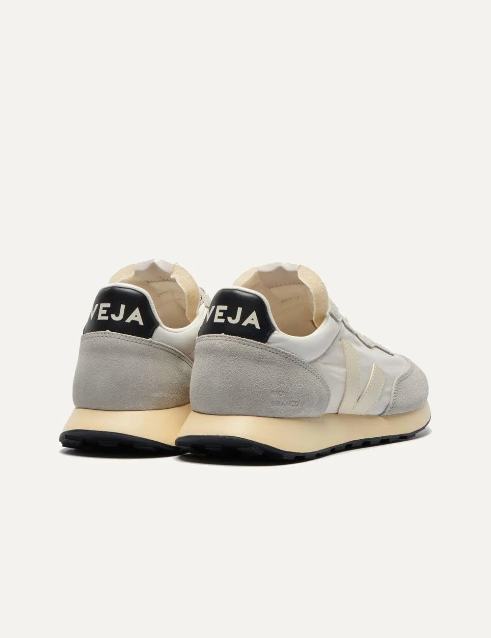 veja rio branco ii sneakers natural grey back view