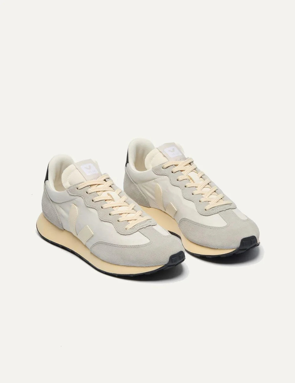 veja rio branco ii sneakers natural grey angled view