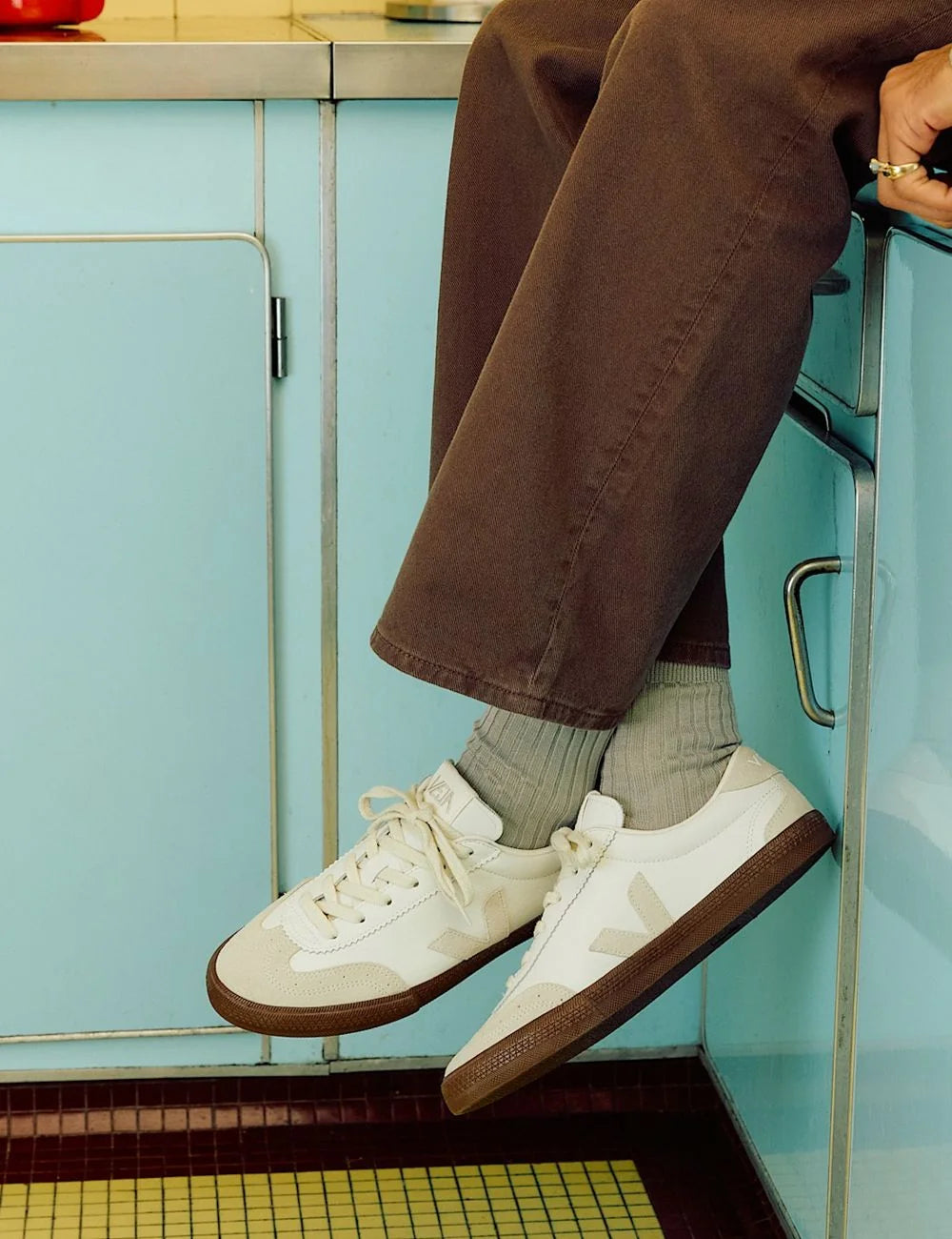 veja volley organic leather sneakers white with gum sole model view