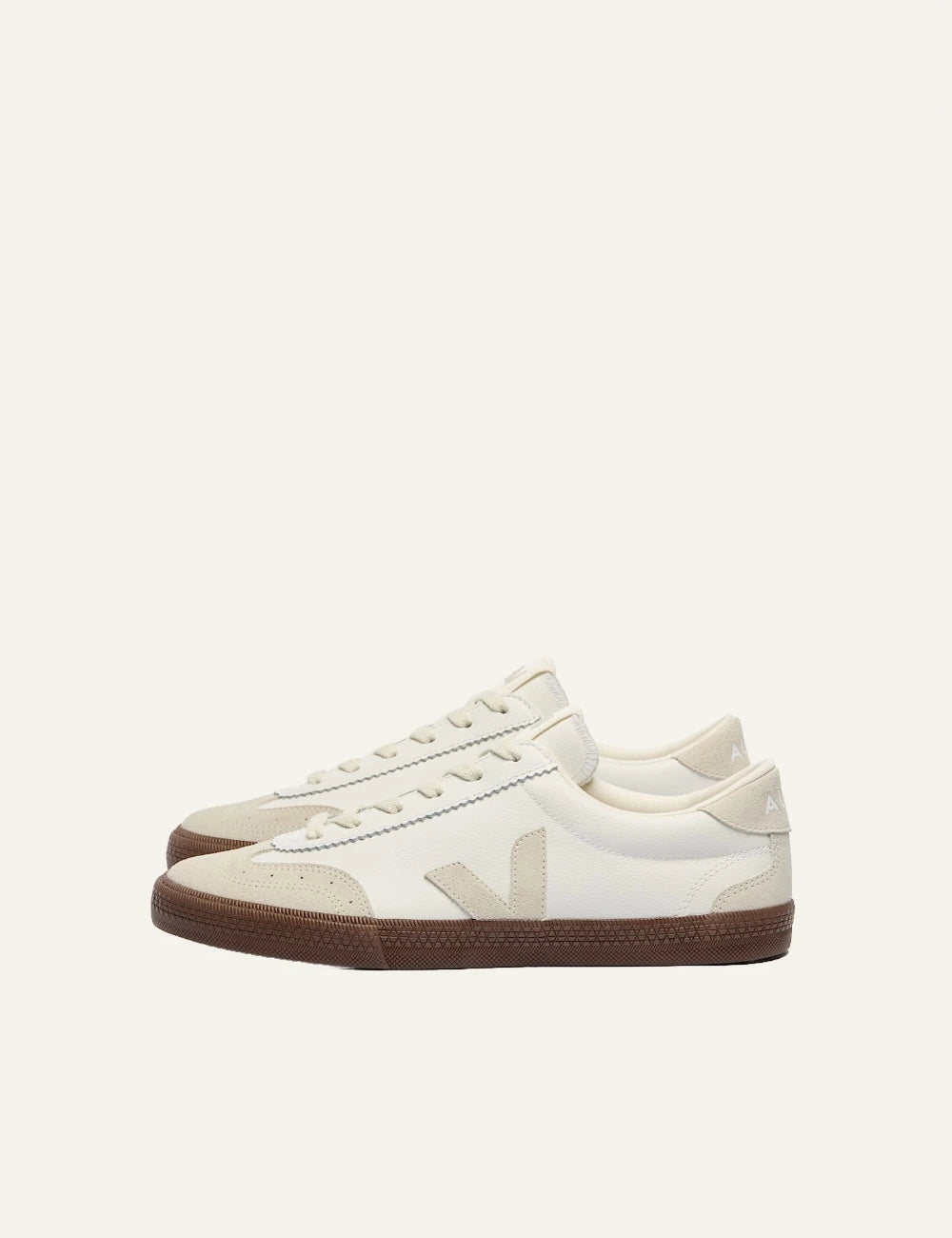 veja volley organic leather sneakers white with gum sole profil view