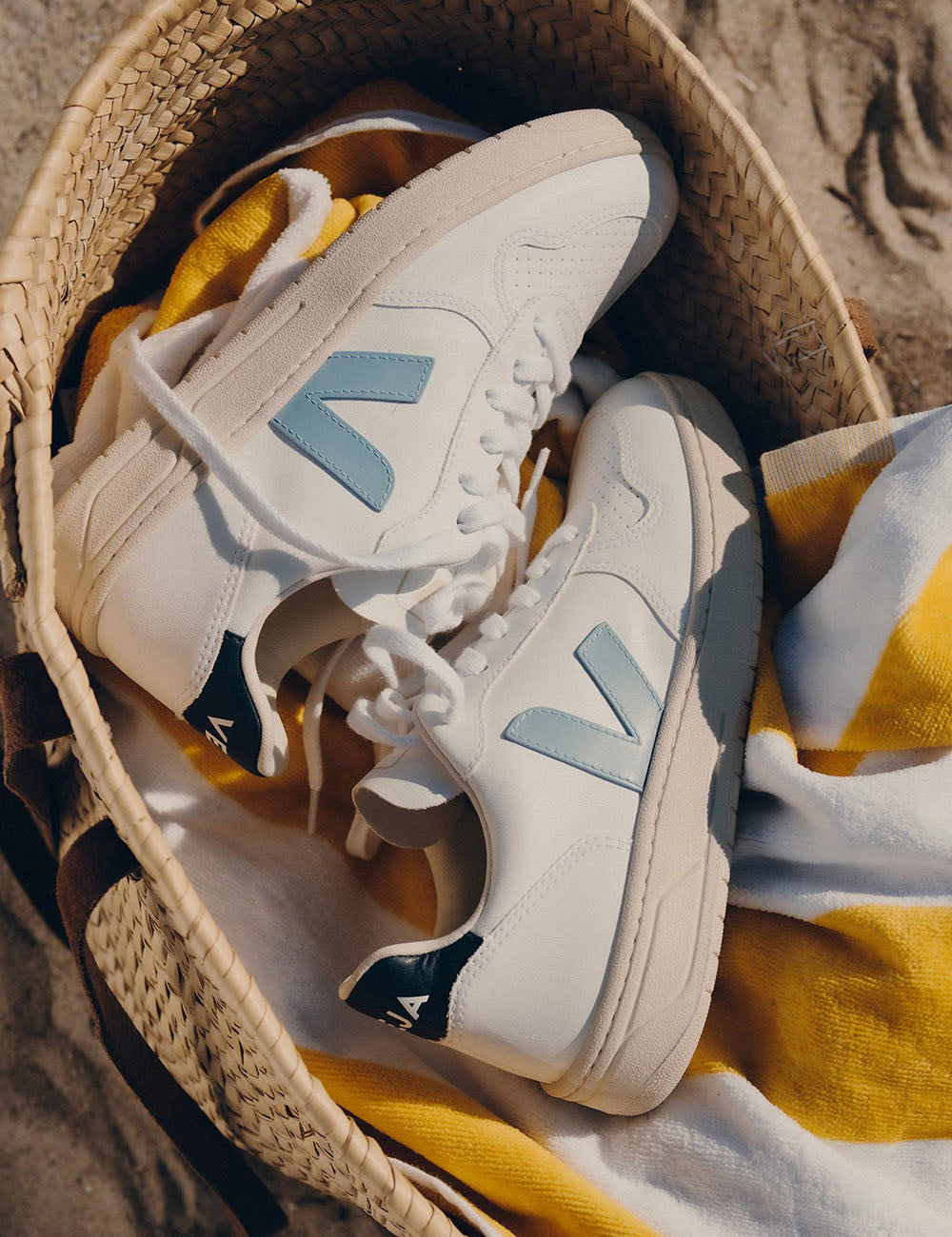 VEJA V-10 CWL WHITE STEEL VEJA