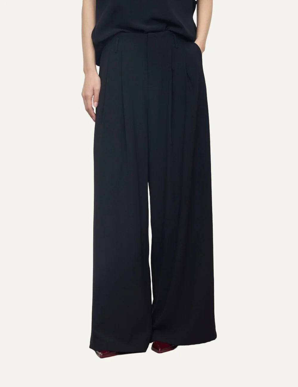Women's Eleh black high-waisted wide-leg trousers with front pleats, belt loops and flowing silhouette front