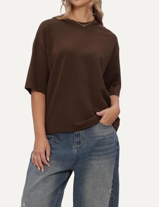 Women's Eleh brown oversized T-shirt with crew neck, short sleeves, dropped shoulders and back pleat detail.