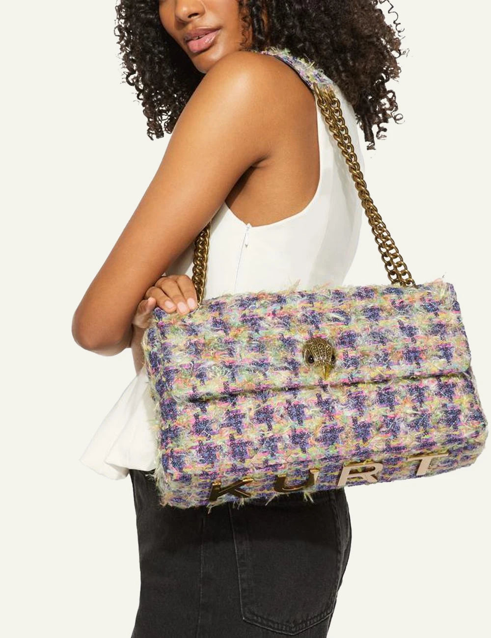 Γυναικεία Kurt Geiger Kensington XXL multicolor tweed shoulder bag worn on shoulder 