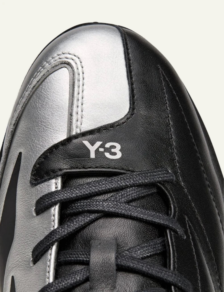 Y-3 Feroza Low sneakers black leather close view